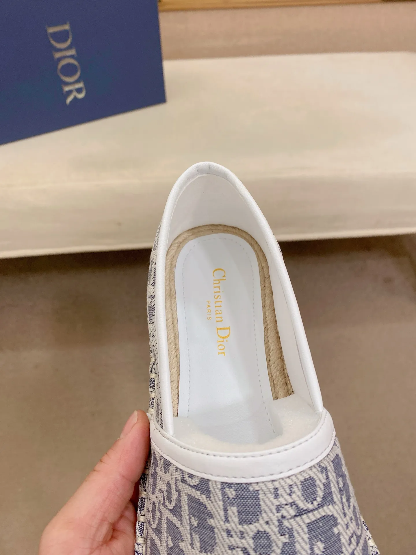 Factory price: 400💰High quality [Dior·Dior] 💫Men's latest slip-on Loaf casual shoes ✔️The original version is available at the counter simultaneously. 1:1 replica🏍️Fabrics: Italian imported fabrics, pure hand-drawn threads, raw rubber breathable and non-slip outsole, lining breathable and comfortable lambskin, 100% comfortable density, original rubber outsole wear-resistant ✔️Code number: 38-44, you deserve it, (Note: 37, 45, 46 can be customized, non-refundable and non-exchangeable)